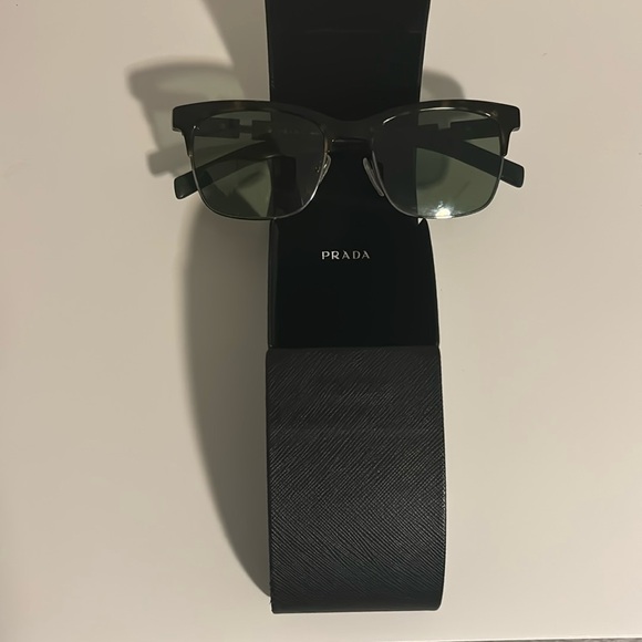 Prada sunglasses - Picture 1 of 3